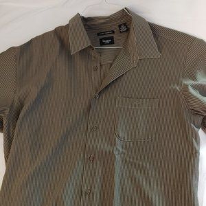 Hagger short sleeve dress shirt.